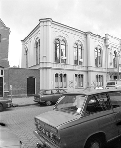 884930 Gezicht op een deel van de voorgevels van de panden Van Asch van Wijckskade 28A (links) en 28-30 te Utrecht, met ...